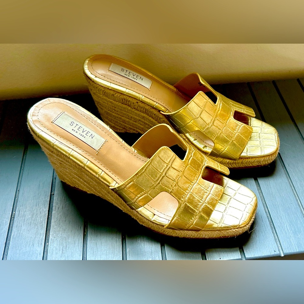 Steve by Steve Madden Gold Espadrille Wedges - size 9
